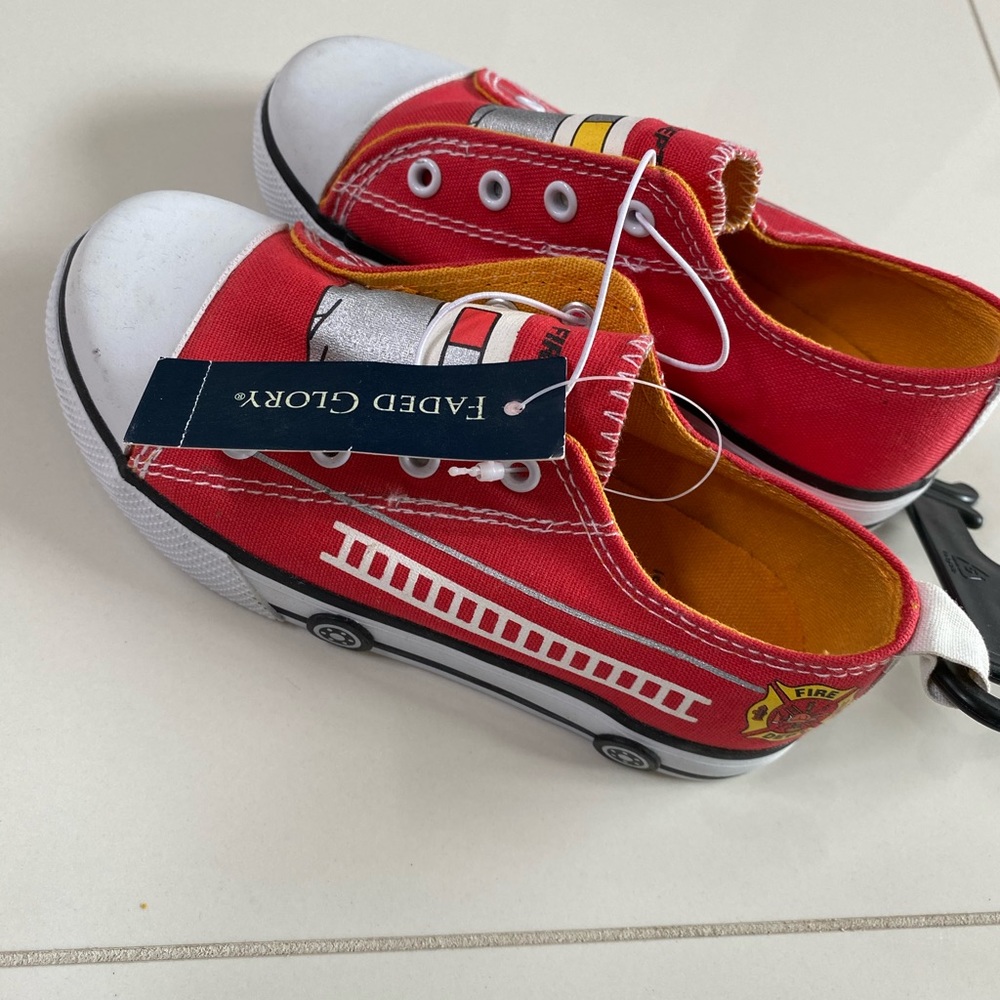 Boys shoes